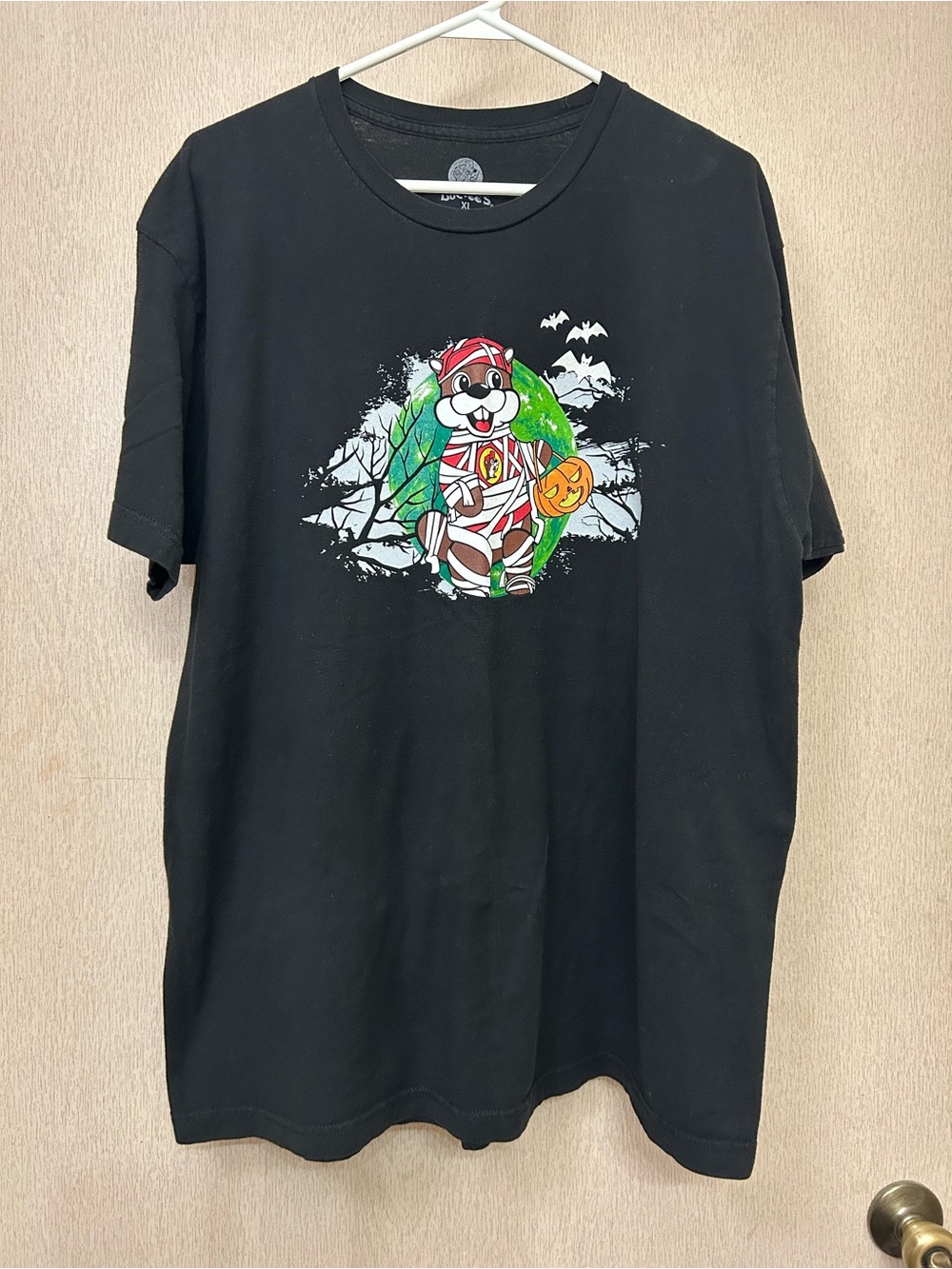 Buc-ee’s - Glow in the Dark Halloween Shirt - Size XL